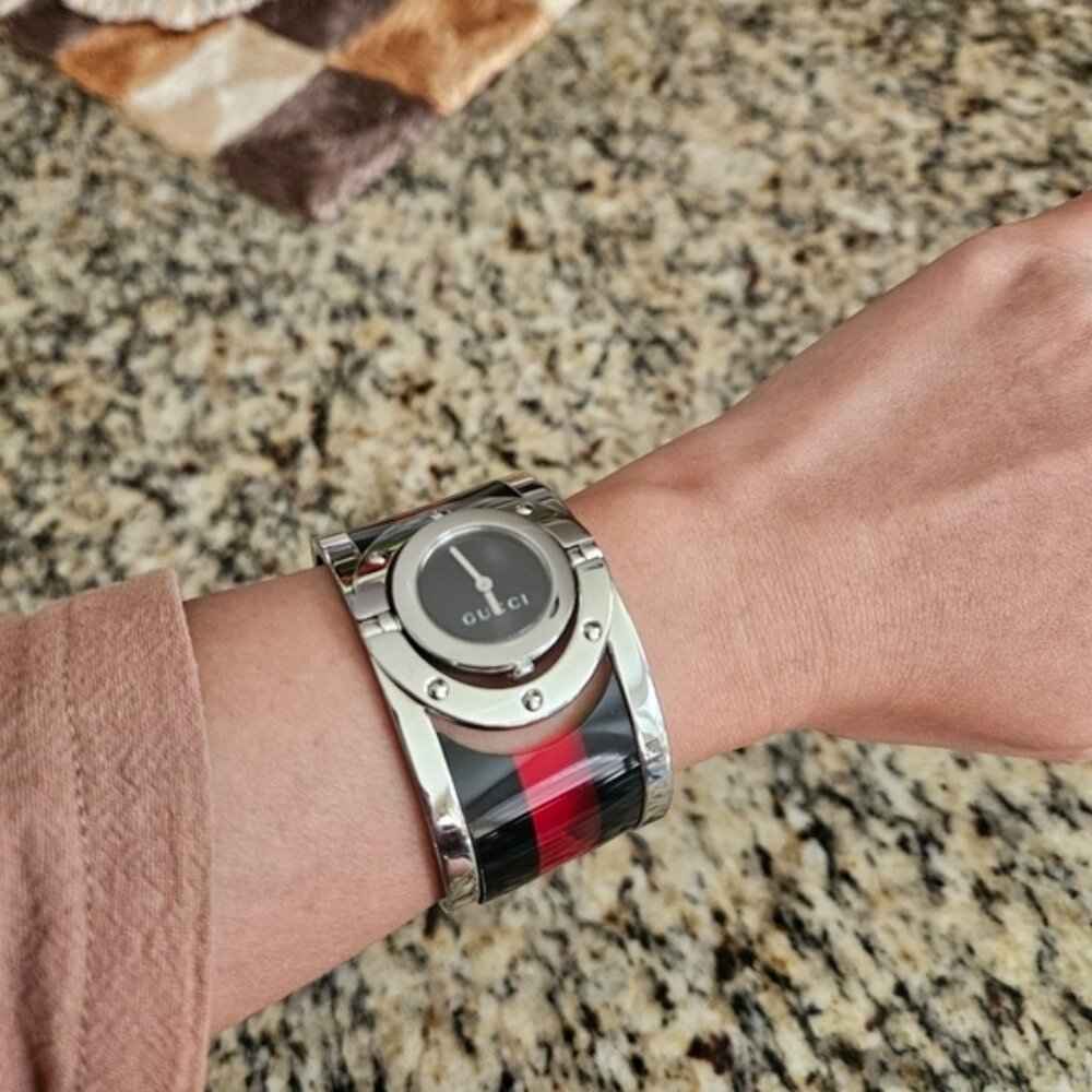 Gucci 112 23mm Unisex Black/Reds Watch - Picture 13 of 14